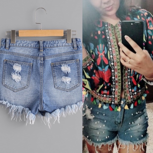 🆕Pearl detail distressed jean shorts 🔥 - Picture 3 of 7